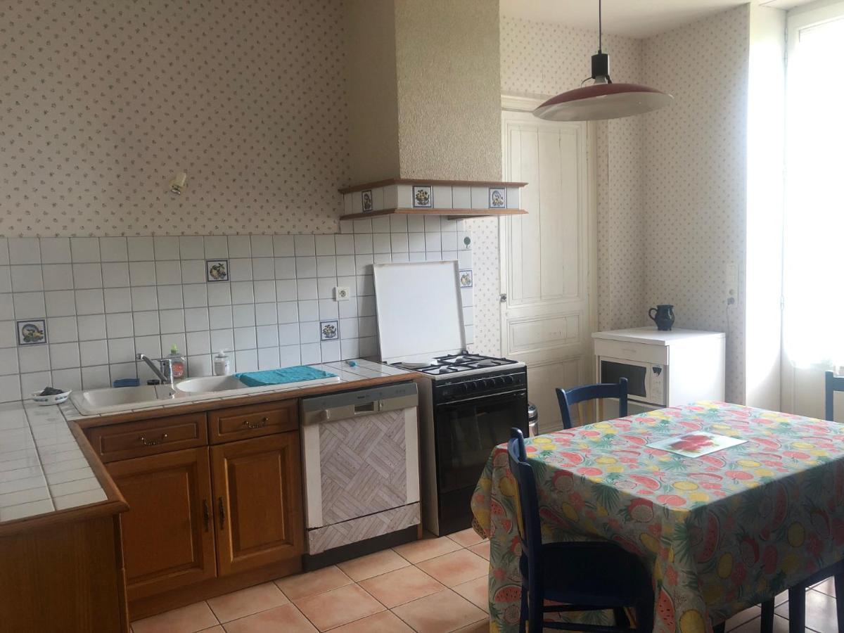 Gite -Belle Maison Dans Une Ancienne Ecole-Tarif Reduit Hors We ! Chanzeaux Ngoại thất bức ảnh